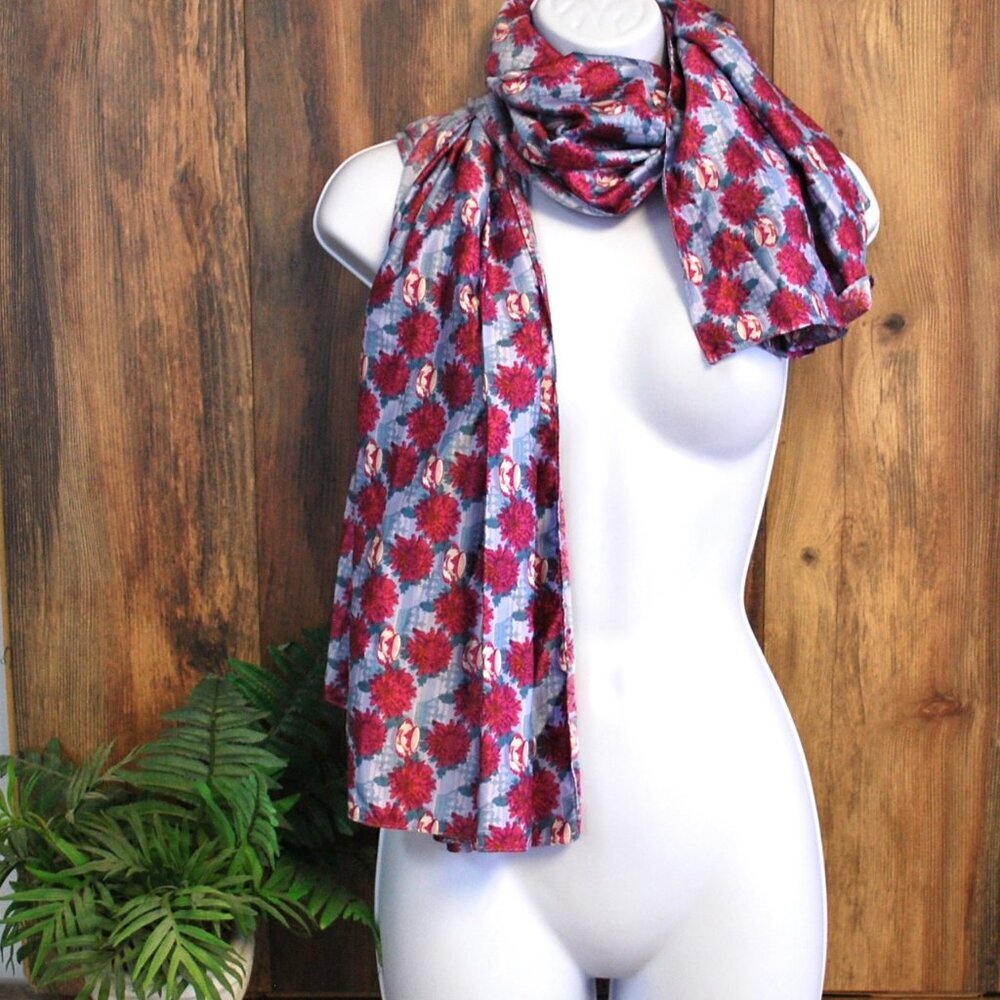 NWT Izzy & Liv Bridgerton Satin Floral Scarf